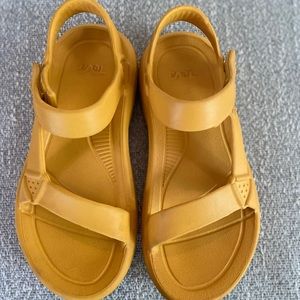 Teva Hurricane drift sandal